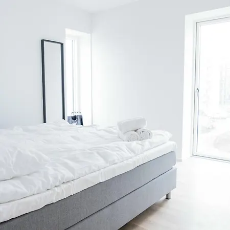 Spacious 1-bed W. Private Terrace *