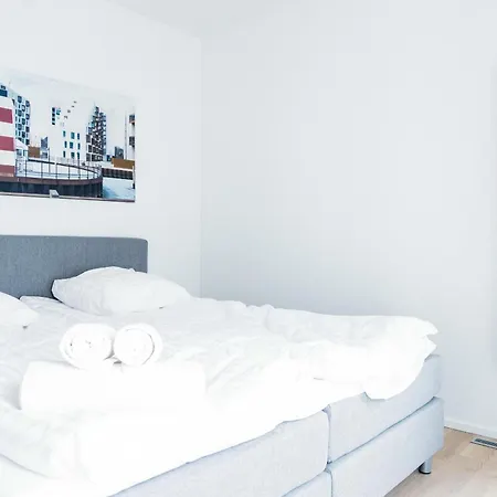 Spacious 1-bed W. Private Terrace Lejlighed *